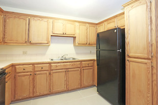 Royal Oaks Apartments in McAllen, TX - Building Photo