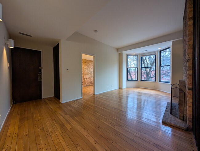 602 W Surf St, Unit 3