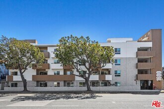 1600 Venice Blvd. in Los Angeles, CA - Building Photo - Building Photo