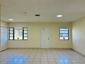 275 NW 190th St in Miami, FL - Building Photo - Building Photo