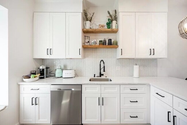 8 Viking St, Unit 3 in Boston, MA - Building Photo - Building Photo