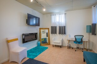 445 E Bowen Ave in Chicago, IL - Building Photo