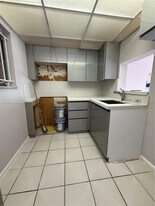 6820 W Flagler St in Miami, FL - Building Photo