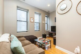 705 N Milwaukee Ave in Chicago, IL - Building Photo - Building Photo