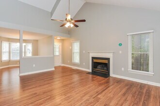 1929 Deep Forest Trail in Raleigh, NC - Foto de edificio - Building Photo