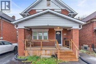 392 Victoria St S in Kitchener, ON - Building Photo