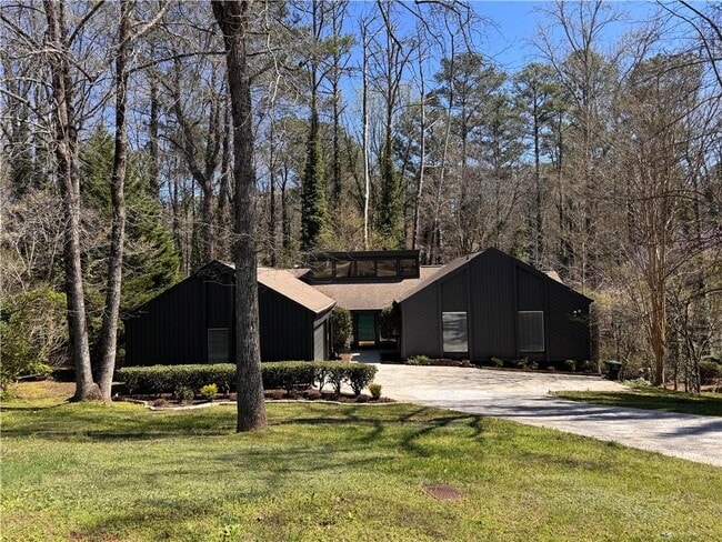 property at 192 Kings Row NE