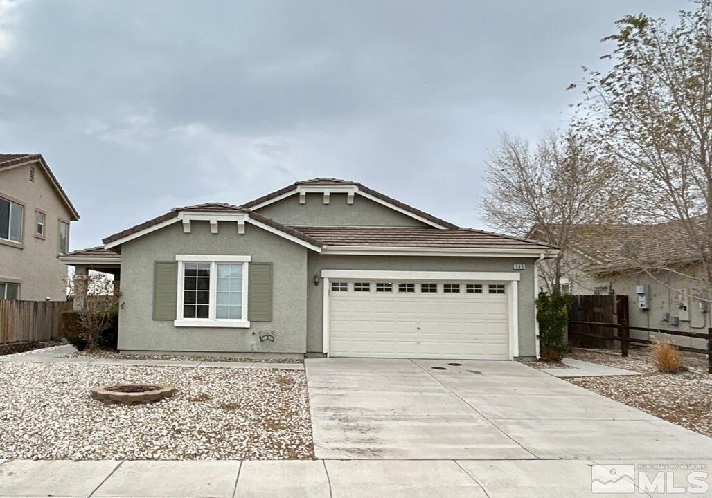 145 Hazelnut Dr in Fernley, NV - Building Photo