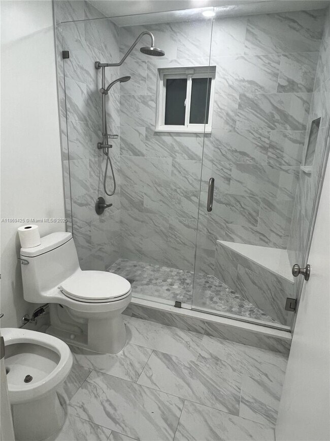 12358 NW 97th Pl in Hialeah, FL - Building Photo - Building Photo