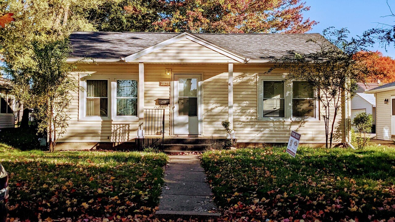 2823 Garfield Dr in Rockford, IL - Building Photo