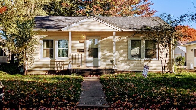 property at 2823 Garfield Dr