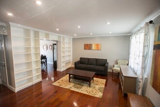 540 Valleywood Rd in Millersville, MD - Foto de edificio - Building Photo