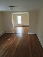 31 Farrell Rd, Unit 2nd floor in Waterbury, CT - Foto de edificio - Building Photo