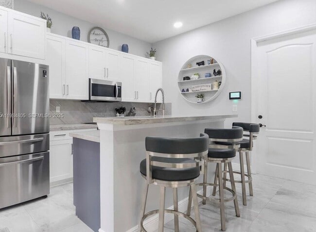 14709 SW 6th St in Pembroke Pines, FL - Building Photo - Building Photo