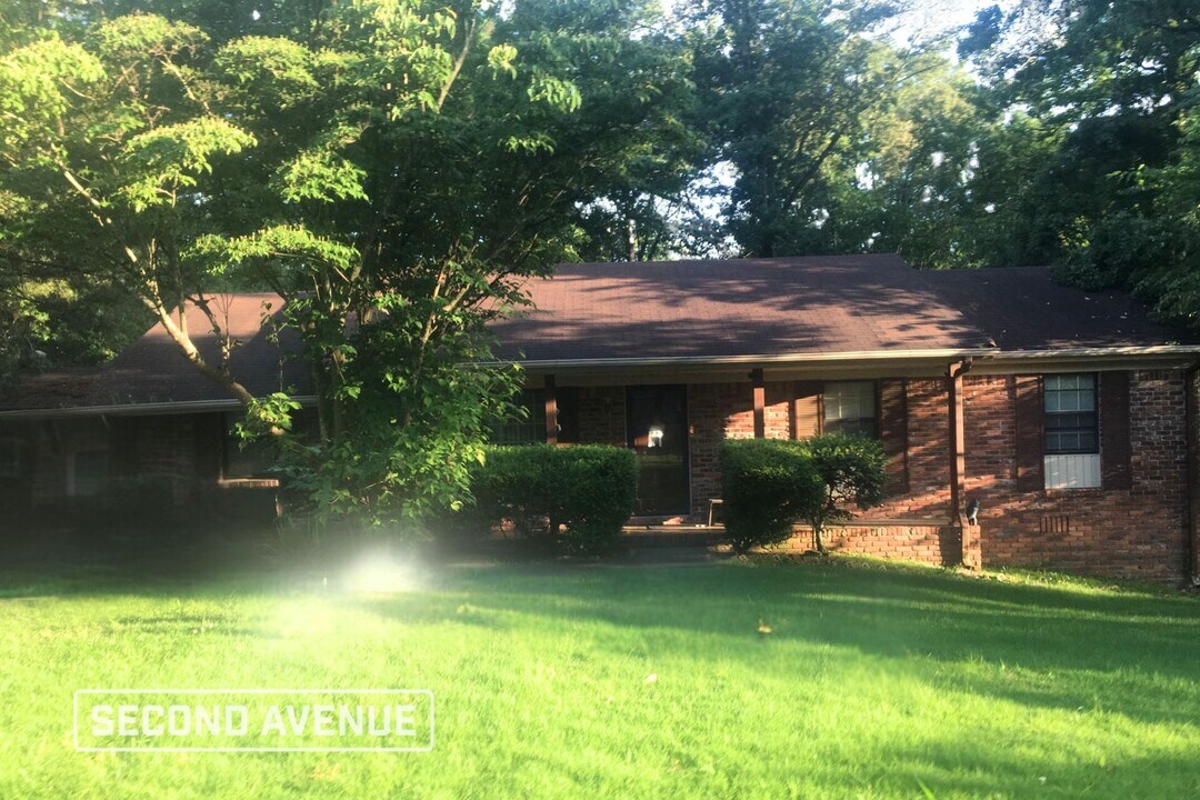 1701 5th Way NW in Center Point, AL - Foto de edificio