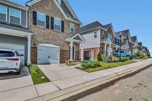 5084 Dayflower Dr in Nashville, TN - Building Photo