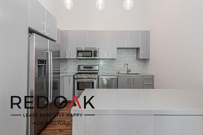 1168 S Barrington Ave in Los Angeles, CA - Building Photo - Building Photo