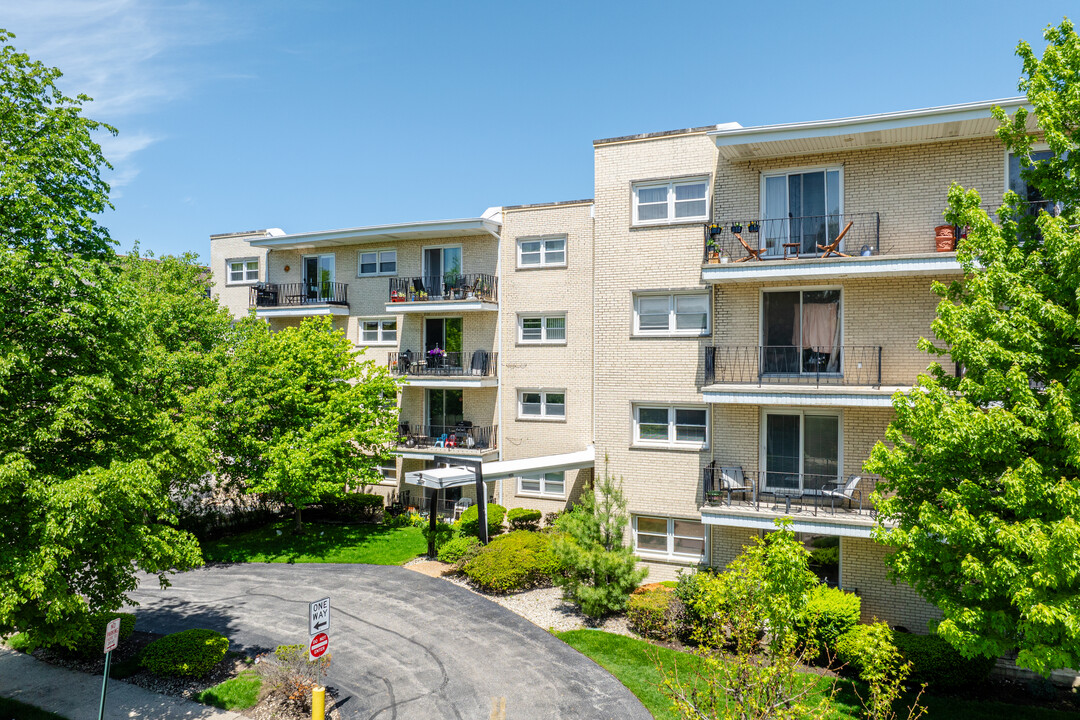 Fountain Terrace in Skokie, IL - Building Photo