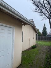 1333 Woodside Dr in Modesto, CA - Building Photo - Building Photo