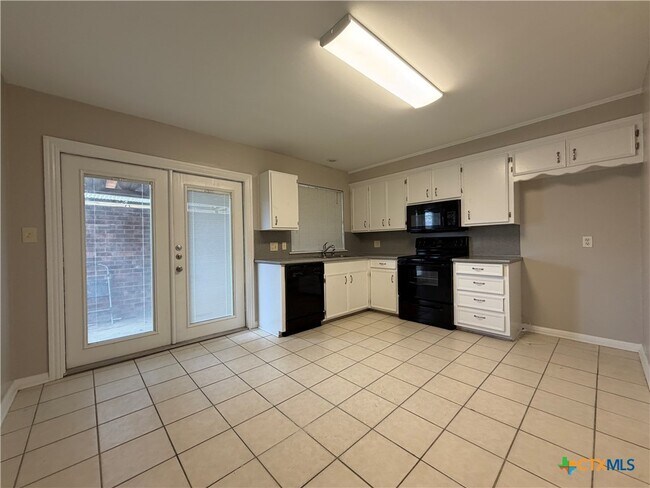 111 Lancelot St in Victoria, TX - Building Photo - Building Photo