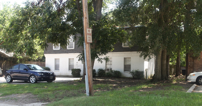 353 West Dr in Baton Rouge, LA - Foto de edificio - Building Photo