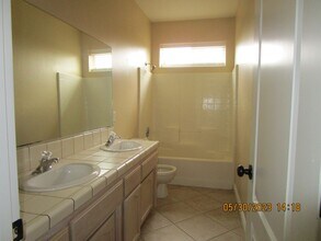 417 Rian Noelle Ct in Bakersfield, CA - Building Photo - Building Photo