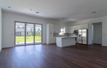 15061 Brainbridge Cir in Port Charlotte, FL - Building Photo - Building Photo