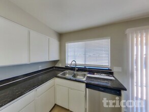 7331 W Mountain View Rd in Peoria, AZ - Building Photo - Building Photo