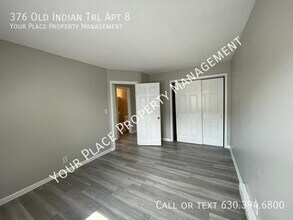 376 Old Indian Trail in Aurora, IL - Building Photo - Building Photo