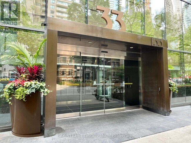 33-1133 Charles St E in Toronto, ON - Building Photo - Building Photo