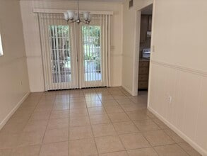 1015 SW McFarlane Ave in Lake City, FL - Foto de edificio - Building Photo