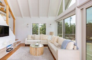 313 Gerard Dr in East Hampton, NY - Building Photo