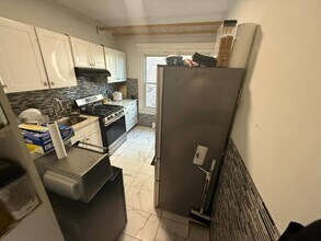 861 Montgomery St in Linden, NJ - Building Photo - Building Photo