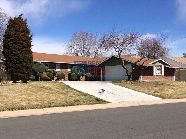 property at 2416 S Jasmine St