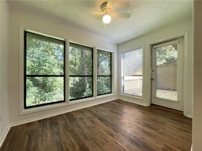 1006 Dunbar Dr in Dunwoody, GA - Building Photo - Building Photo