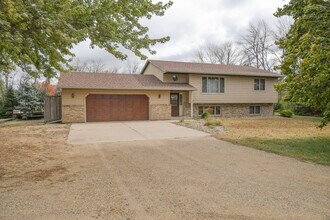 26118 467th Ave in Sioux Falls, SD - Foto de edificio - Building Photo