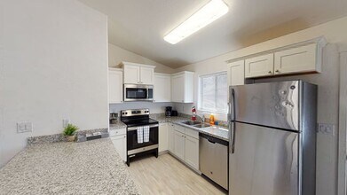 561 N 10th Pl in Show Low, AZ - Building Photo - Building Photo