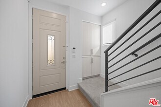 10827 W Riverton Ct in Los Angeles, CA - Building Photo - Building Photo