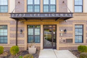 2702 Lee Hwy in Arlington, VA - Foto de edificio - Building Photo