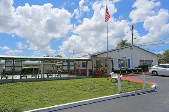 Tarpon Lakeview Mobile Home Park in Palm Harbor, FL - Foto de edificio - Building Photo