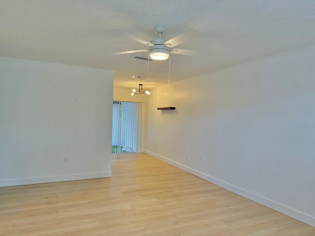 3015 Adrian Ave, Unit A in Largo, FL - Building Photo - Building Photo