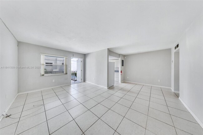 801 Meridian Ave in Miami Beach, FL - Building Photo - Building Photo