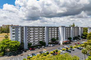 Hi Greens of Inverrary in Lauderhill, FL - Building Photo