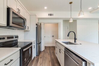3702 Tower View Ct in Austin, TX - Building Photo - Building Photo