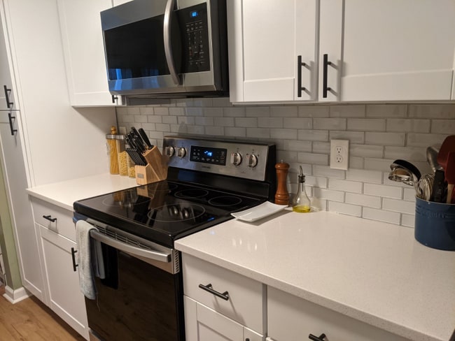 1009 Charles St in Herndon, VA - Building Photo - Building Photo