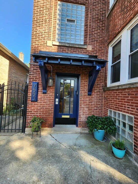 7553 S Luella Ave in Chicago, IL - Building Photo