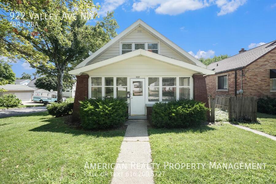 922 Valley Ave NW in Grand Rapids, MI - Building Photo