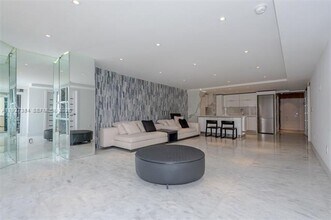 6423 Collins Ave in Miami Beach, FL - Building Photo - Building Photo