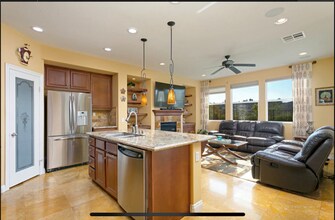 7929 Brooke Vista Ln in San Diego, CA - Building Photo - Building Photo