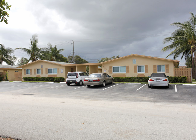 3221 NE 7th Ave in Pompano Beach, FL - Building Photo - Building Photo